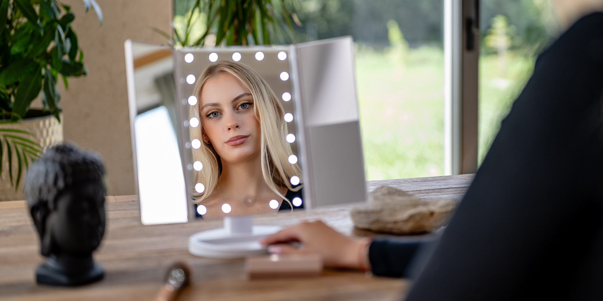 Lusterko do makijażu Humanas HS-ML04 z podświetleniem LED - białe